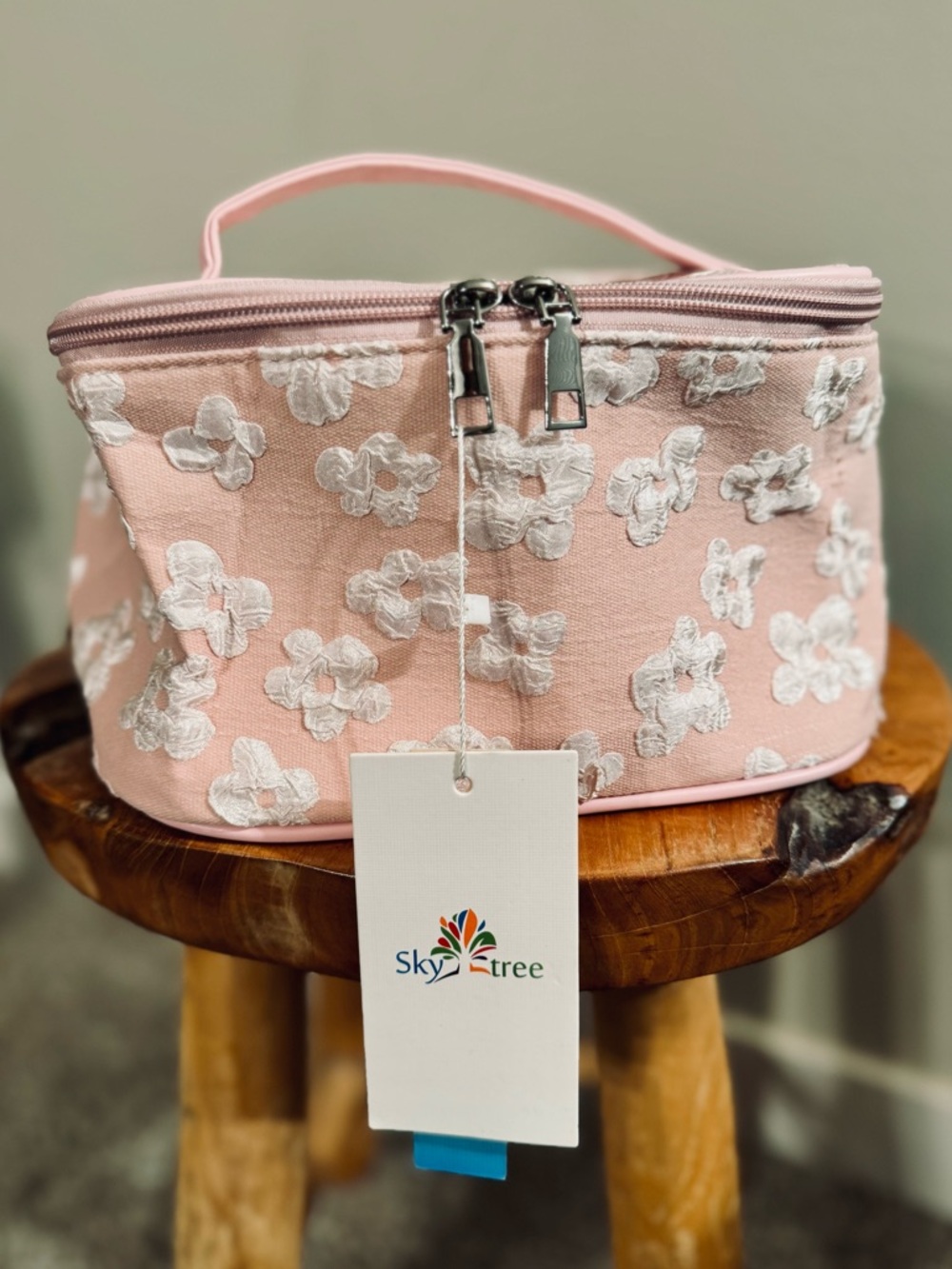 NWT-Makeup/Toiletry Bag with handle in Light Pink with White Floral Accents